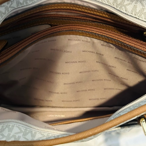 NEW MICHAEL Michael Kors Signature Top-Handle Zipper Tote - Picture 10 of 11